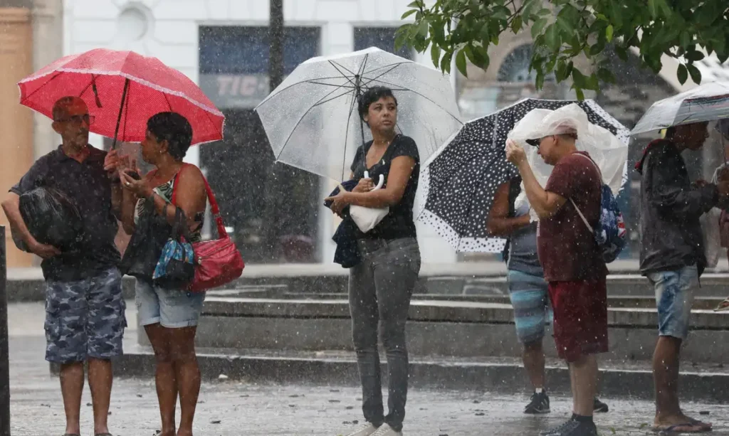 Feriado de 7 de Setembro no Paraná terá chuva e forte queda de temperatura