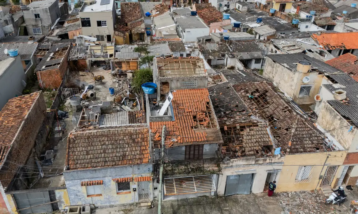 Tempestades severas atingem 146 municípios e destroem rodovias no RS