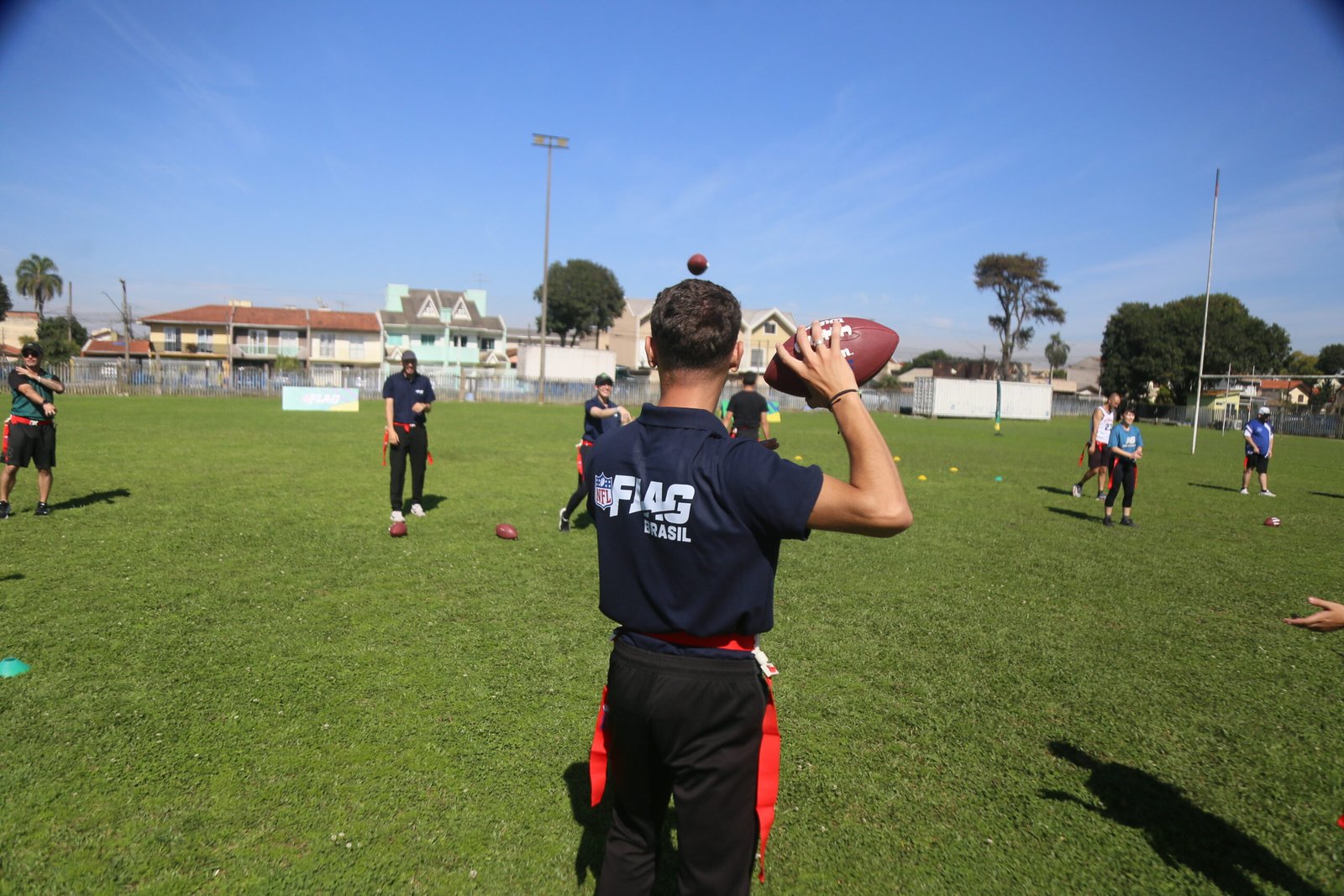 Flag football: jovens praticam novo esporte olímpico em Curitiba