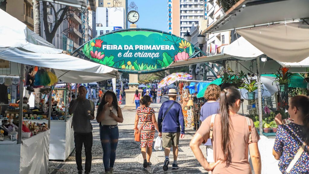 Feiras da Primavera e da Criança começam nas praças Osório e Santos Andrade