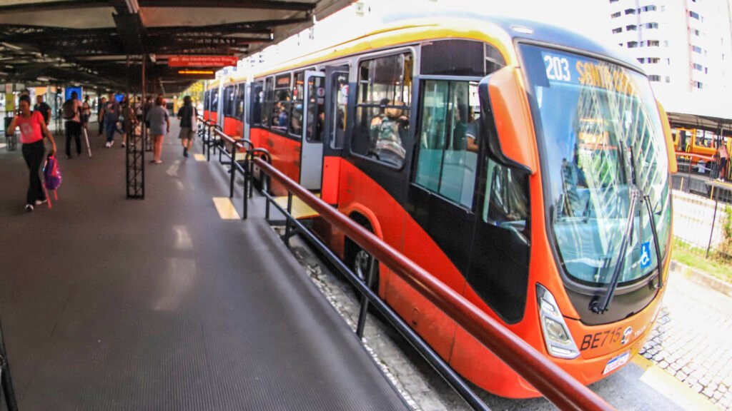 Ônibus de graça nas eleições no Paraná: veja regras e horários nas cidades
