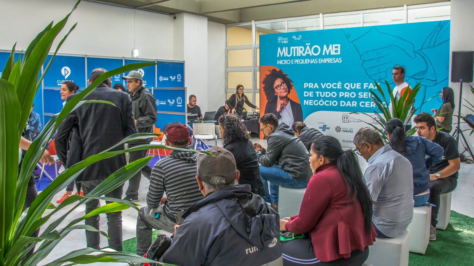 Mutirão em Curitiba oferece crédito e parcelamento de dívidas para MEIs