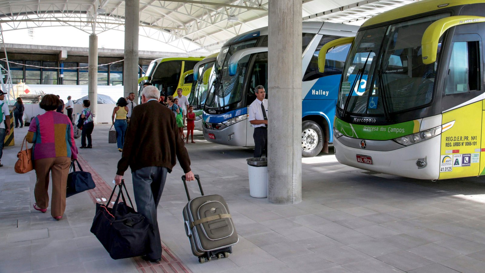 Rodoferroviária de Curitiba projeta 21 mil embarques para o feriado de 12 de outubro