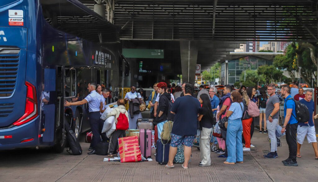 Rodoferroviária de Curitiba projeta 21 mil embarques para o feriado de 12 de outubro