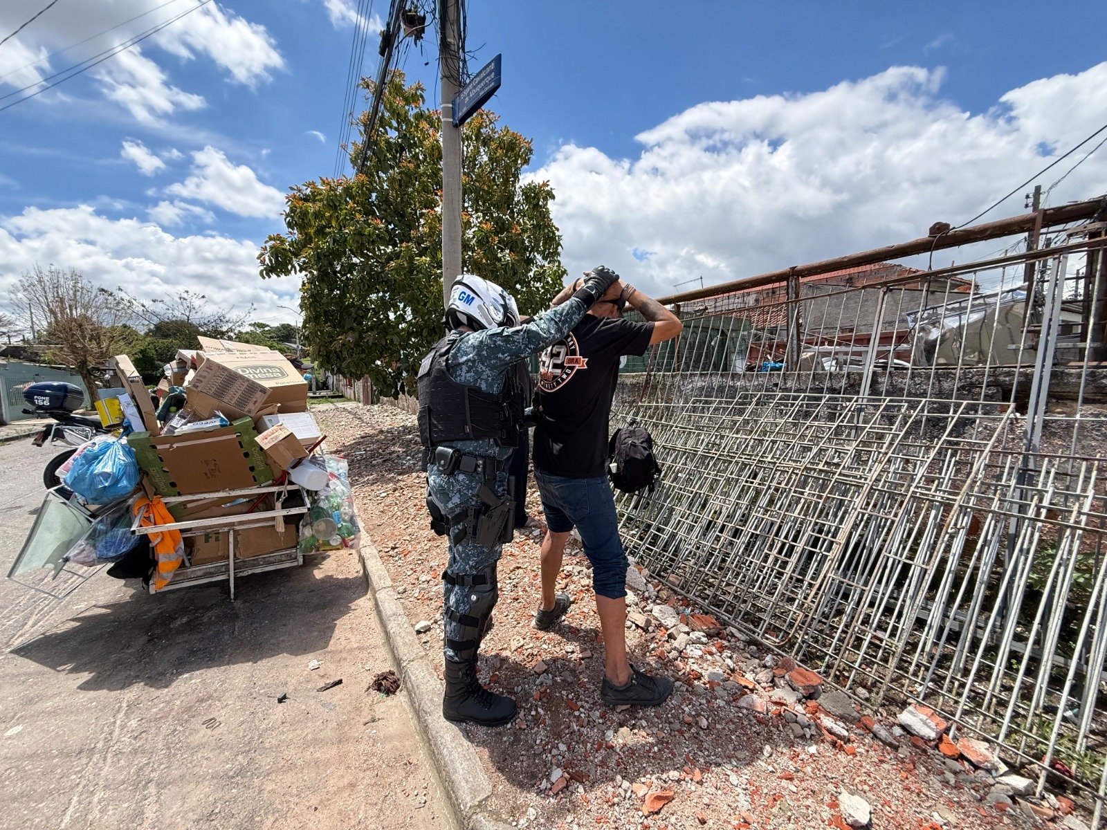 Operação em Curitiba mira ferros-velhos e apreende 431 kg de fios roubados; 4 são detidos