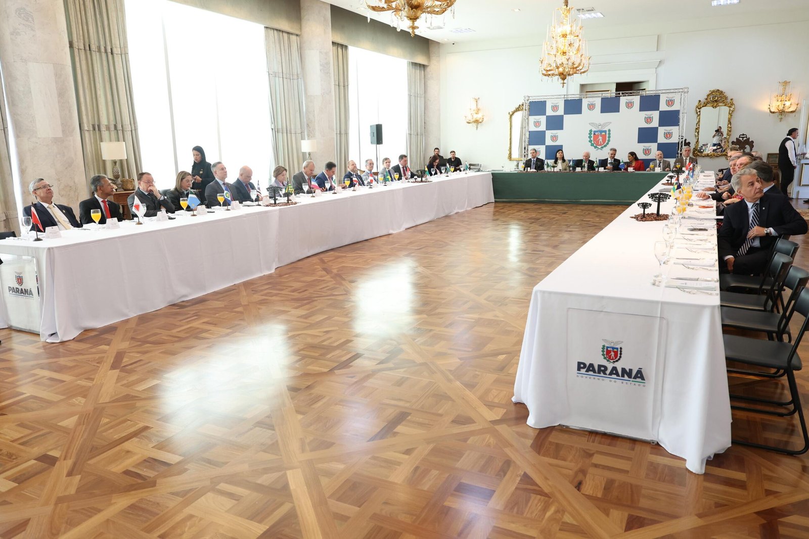 Darci Piana recebe presidentes de Tribunais de Justiça do Brasil no Palácio Iguaçu