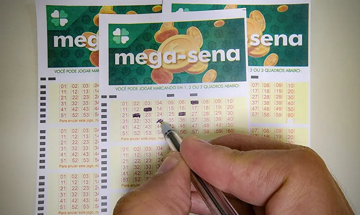 Mega-Sena acumula para R$ 92 milhões; nove apostas do Paraná levam a quina