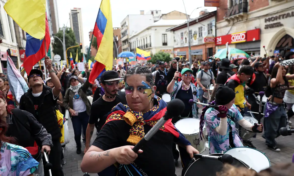 Colômbia enfrenta protestos contra Decreto 1525 e política econômica