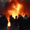Caos na França: confrontos deixam um morto, rastro de destruição e acuam Emmanuel Macron