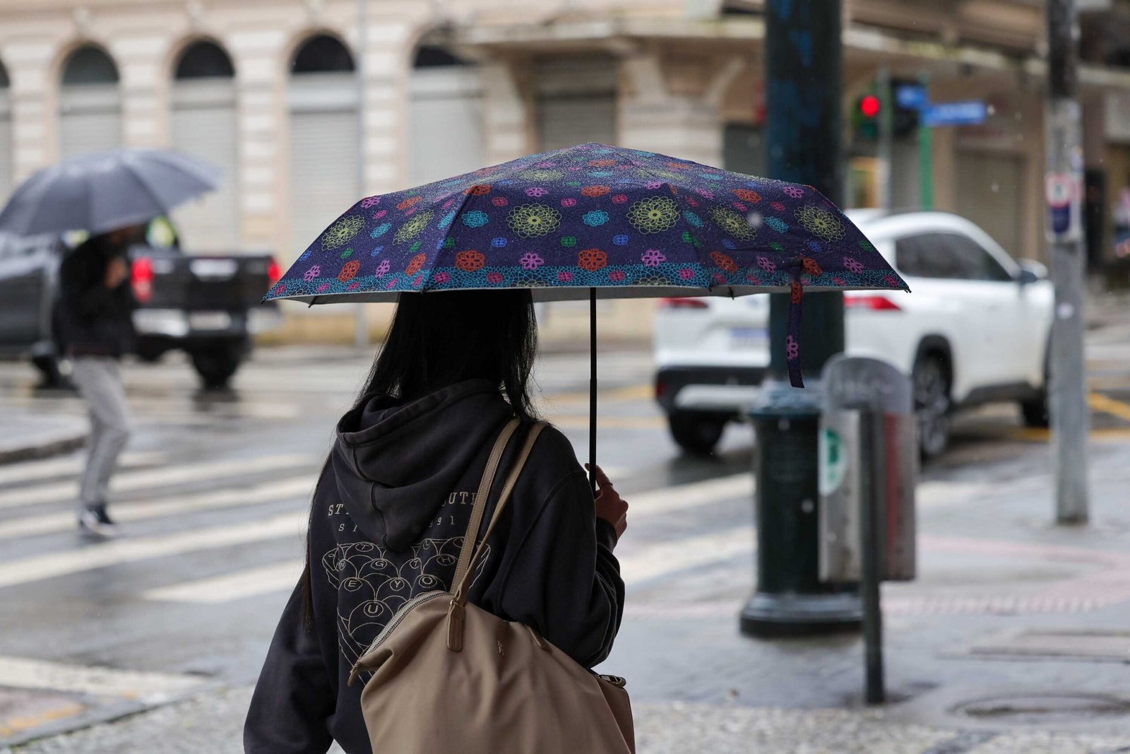 Massa polar perde força e chuvas com risco de tempestade retornam ao Paraná