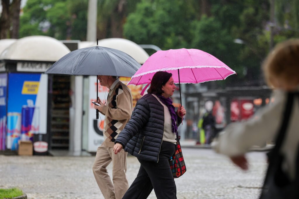 Chuva bate recorde histórico no Paraná; saiba quando os temporais retornam ao estado