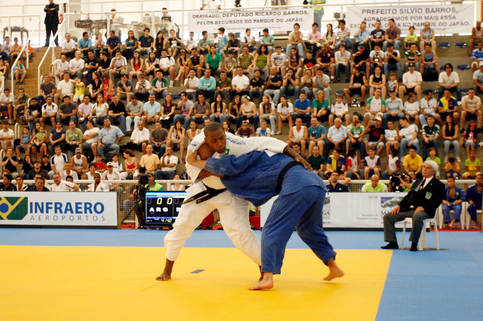 Maringá investe R$ 64 mil em 360 quimonos para alunos de artes marciais