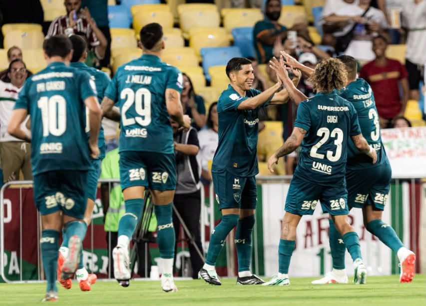 Coritiba leva 4 a 0 do Fluminense e agrava crise defensiva no Brasileirão