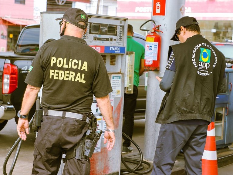 Polícia Federal indicia 8 por fraude bilionária em postos de Curitiba