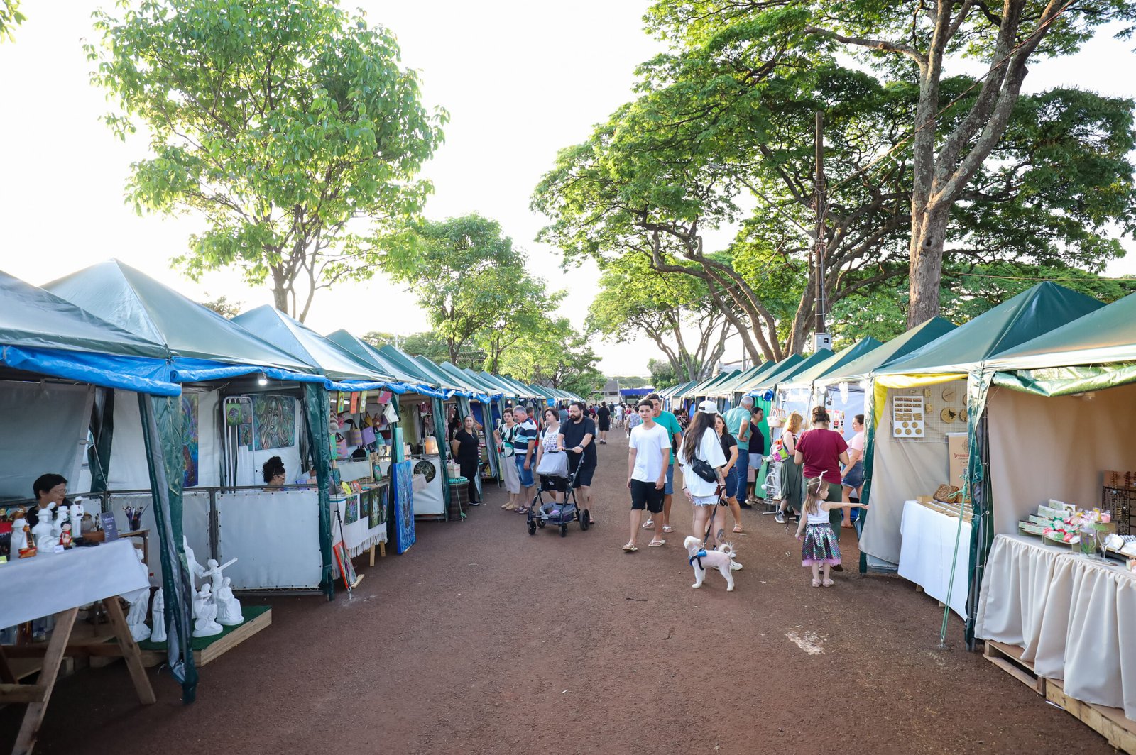 Festa dos Estados e das Nações de Maringá reúne gastronomia e 83 artesãos no Centro
