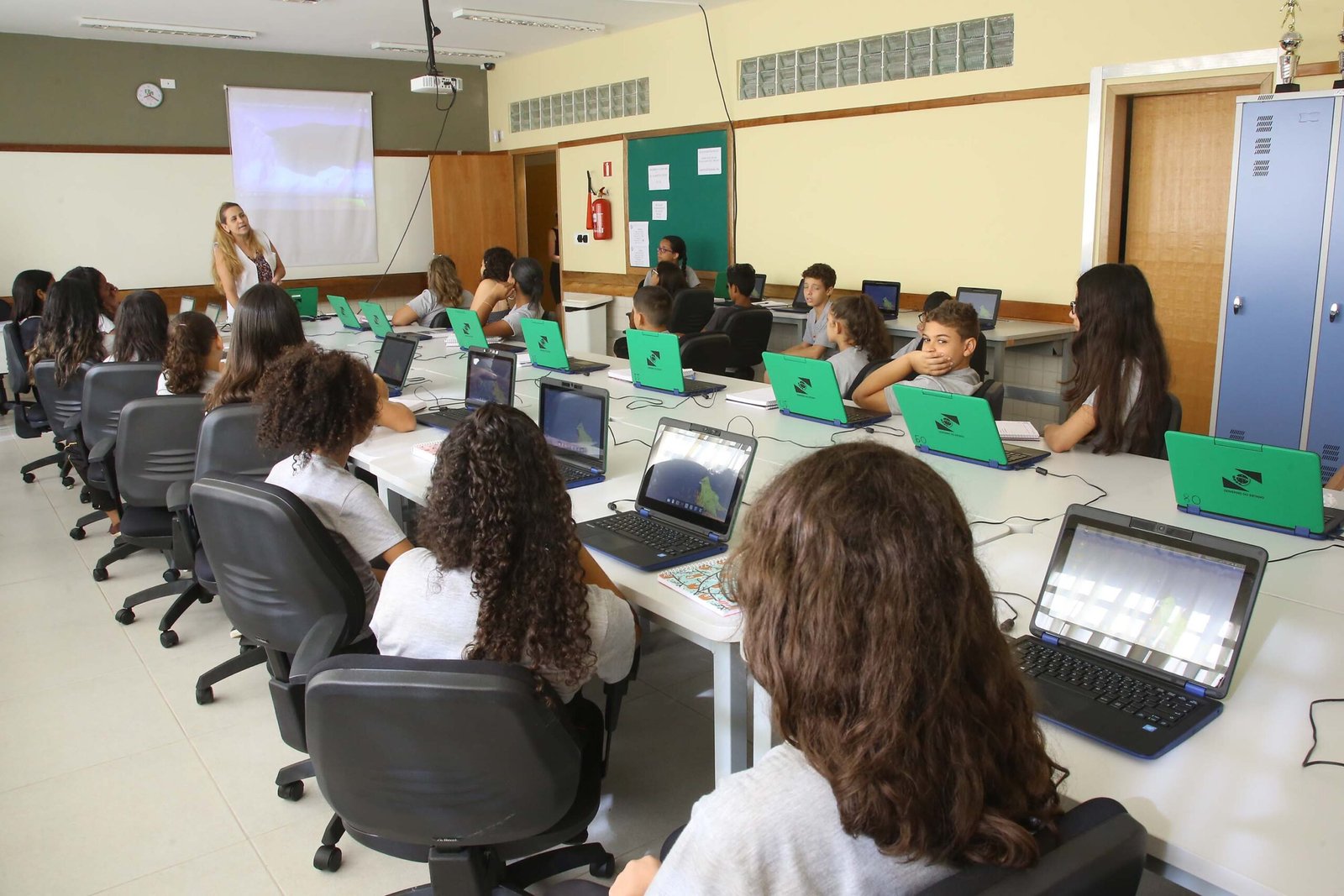 Escolas do Paraná têm a melhor internet pública do Brasil; entenda os dados do ranking
