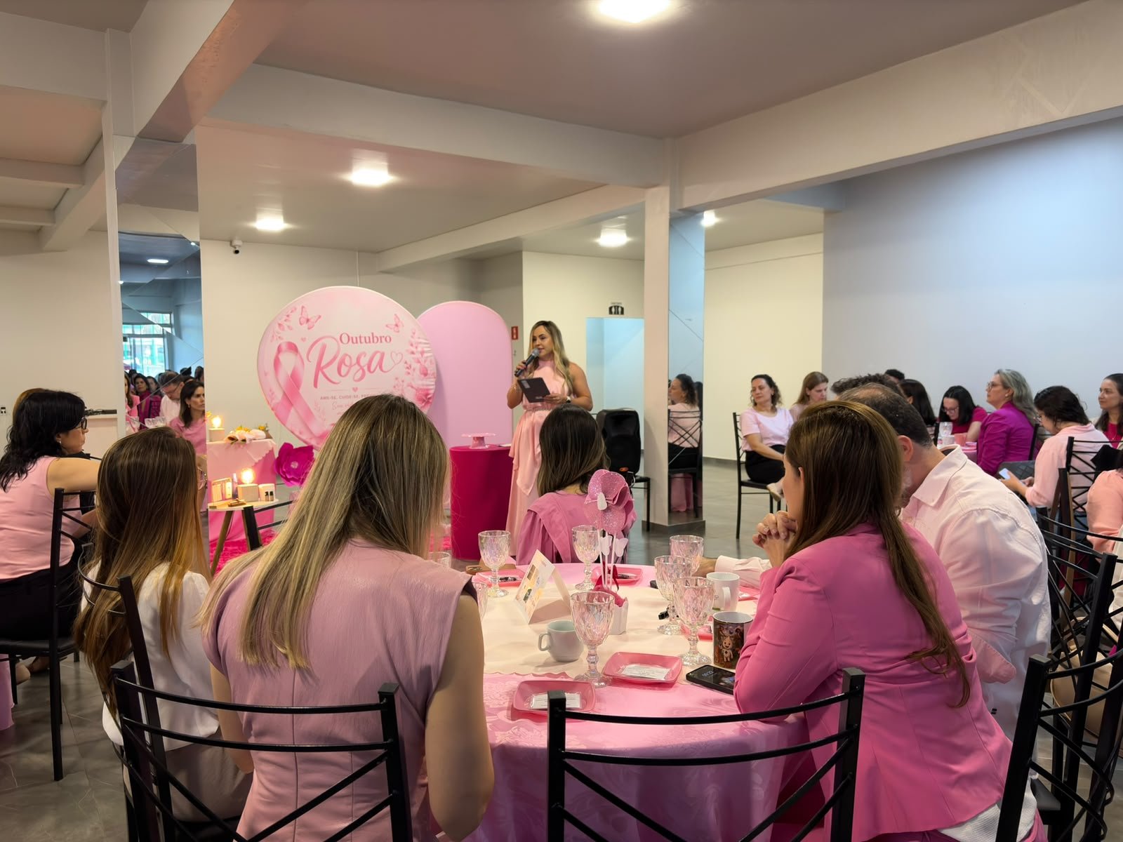 Mutirões e exames gratuitos marcam o Outubro Rosa em seis cidades do Paraná