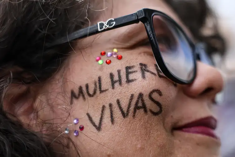 O futuro de Petrobras e Correios nas propostas de Lula e Flávio