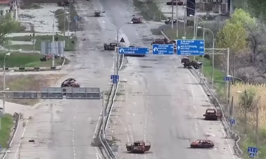 Bomba russa destrói ônibus em Kramatorsk e deixa 33 mortos