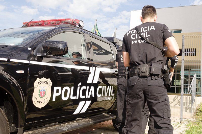 Polícia prende dois homens por cárcere privado contra companheiras nos Campos Gerais