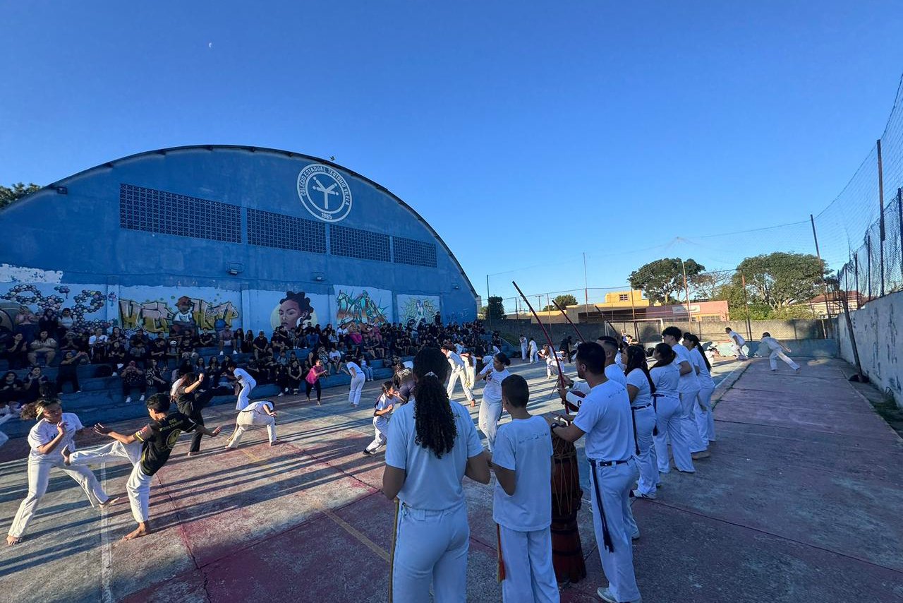 Capoeira e Cidadania: projeto reduz evasão escolar e gradua alunos em Curitiba
