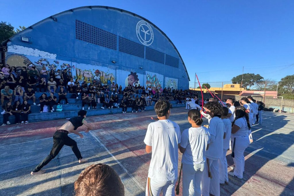 Capoeira e Cidadania: projeto reduz evasão escolar e gradua alunos em Curitiba