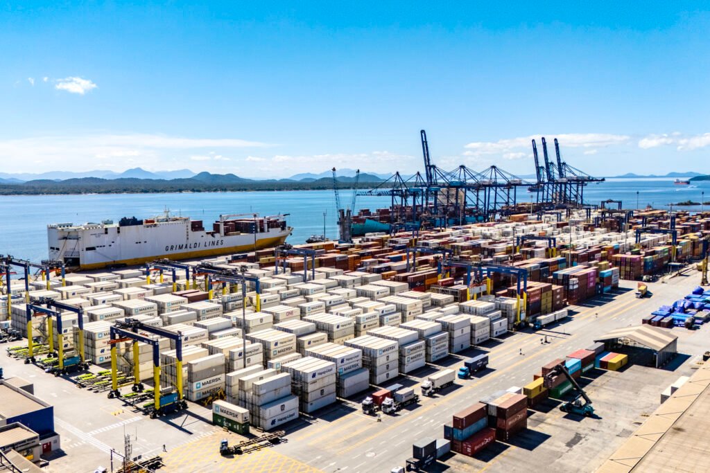 Porto de Paranaguá puxa 65% do crescimento das exportações de frango do Brasil