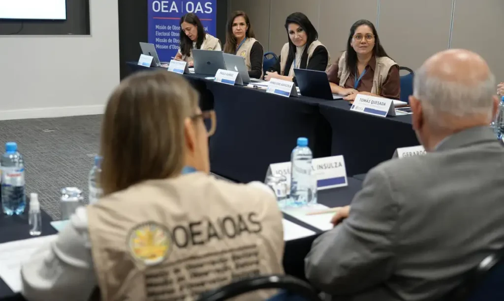 Mais de 140 observadores internacionais chegam ao país para monitorar eleições
