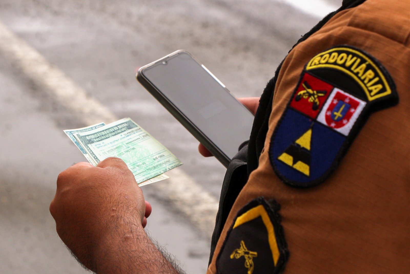 Gaeco afasta 42 policiais no Paraná por propina com Pix e Wi-Fi