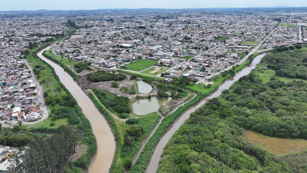 Pinhais ganha “parque esponja” de R$ 2,6 milhões para combater alagamentos na Grande Curitiba