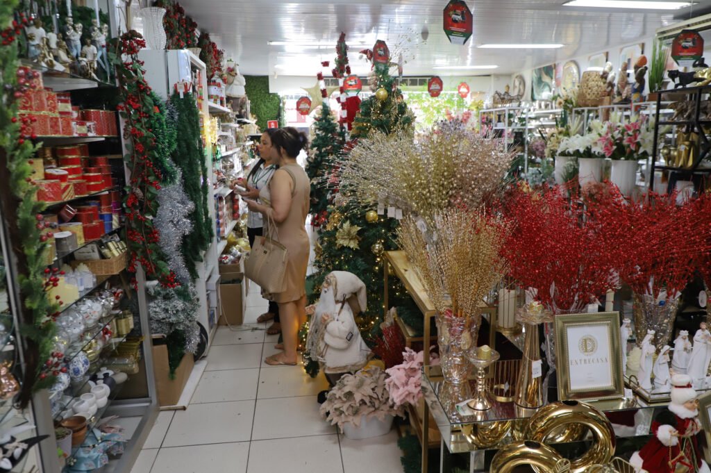 Setor de serviços puxa economia do Paraná com faturamento recorde