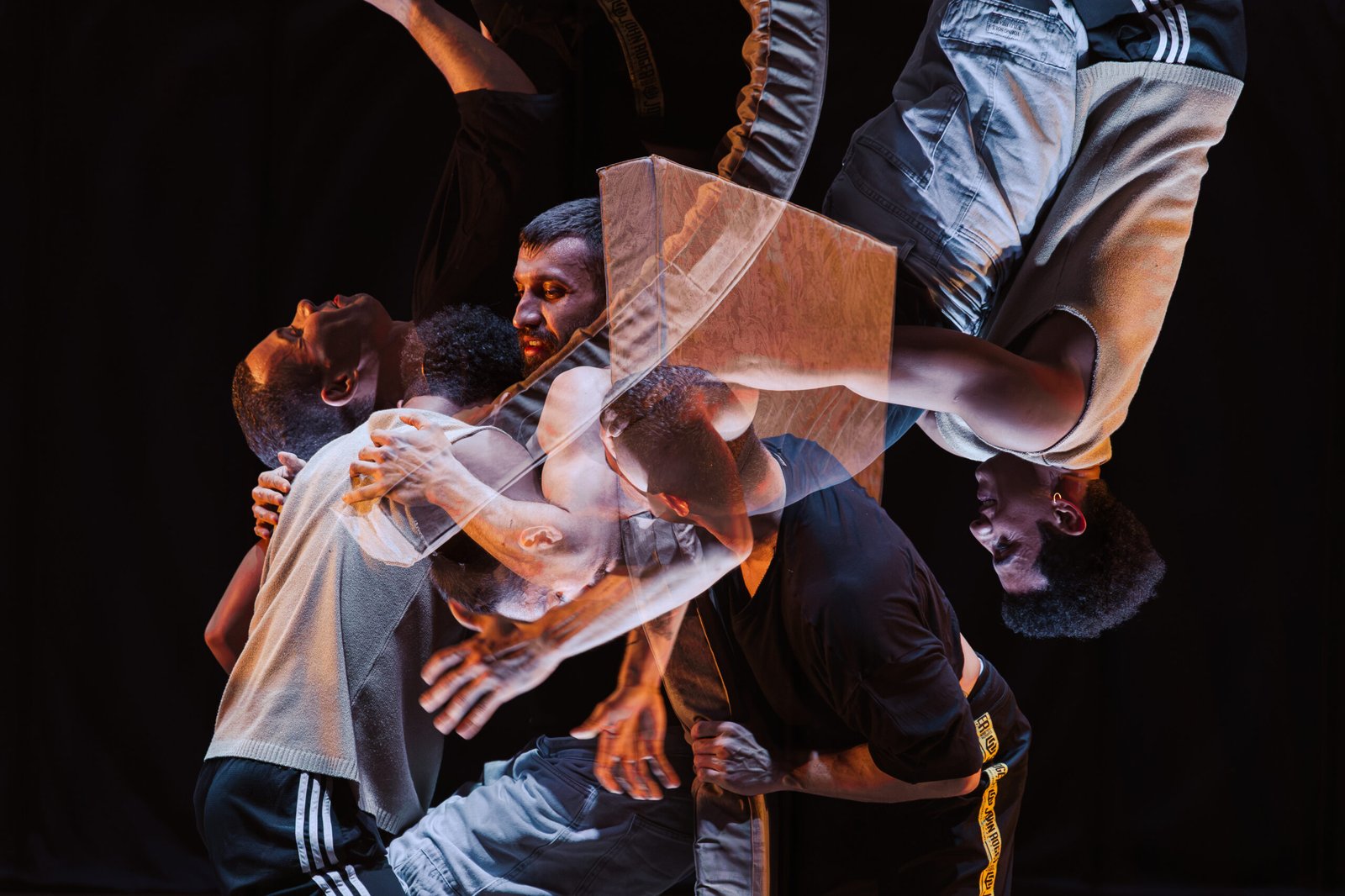 Novo espetáculo do Balé Teatro Guaíra transforma objetos cotidianos em arte