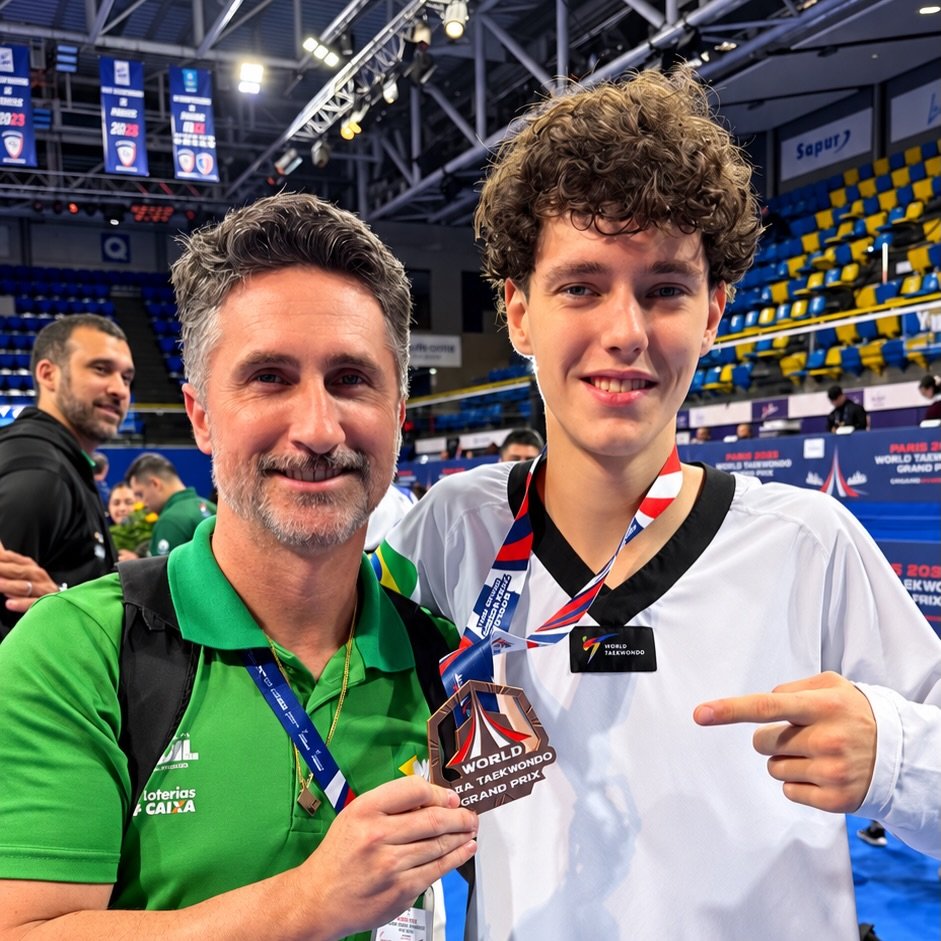 Atleta de Pato Branco leva bronze em Paris e mantém Brasil no topo do parataekwondo mundial