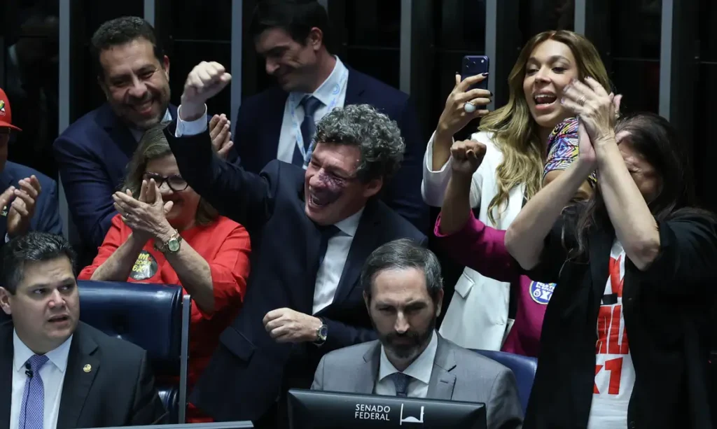 Adeus à escala 6x1: O que muda na rotina de trabalhadores e varejistas do Paraná