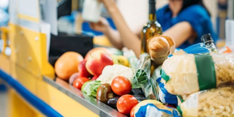 Como reduzir a conta do supermercado no fim do mês sem abrir mão da qualidade alimentar