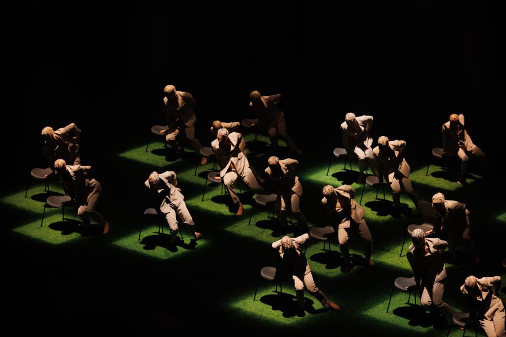 Novo espetáculo do Balé Teatro Guaíra transforma objetos cotidianos em arte