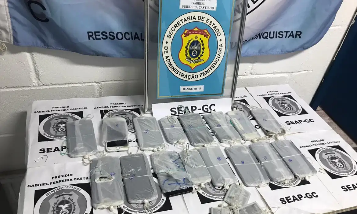 Governo federal cria programa nacional para bloquear celulares em presídios