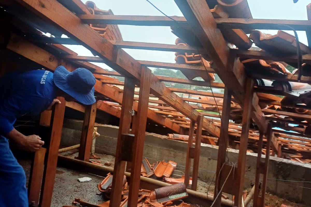 Detentos do Paraná reconstroem escolas destruídas por temporal e reduzem pena