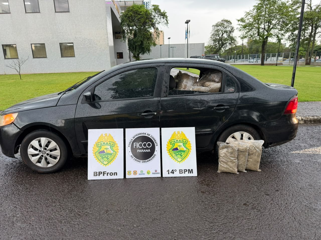 PMPR prende dupla com meia tonelada de maconha em Foz do Iguaçu